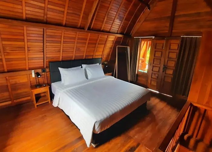 Kayu Joglos Villa